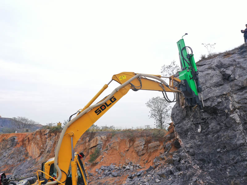 露天巖石裂石機(jī) 露天巖石裂石機(jī)