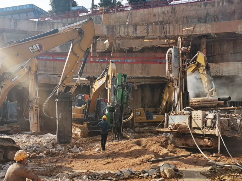 道路掘進(jìn)開采巖石分裂機工地現(xiàn)場